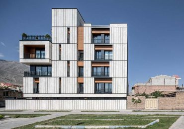 نمای اصلی ساختمان همسایه پارک